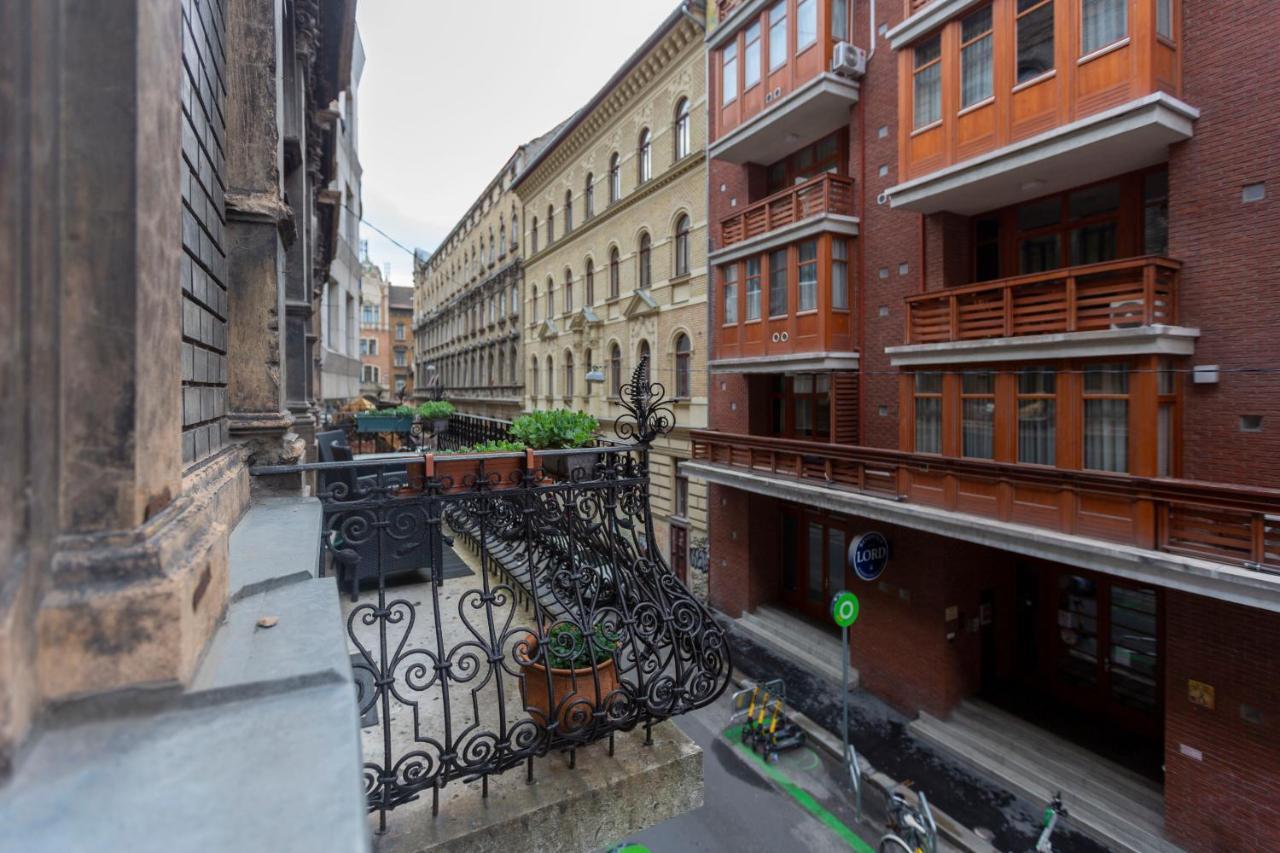 Apartament Spacious & Cozy Downtown With Balcony