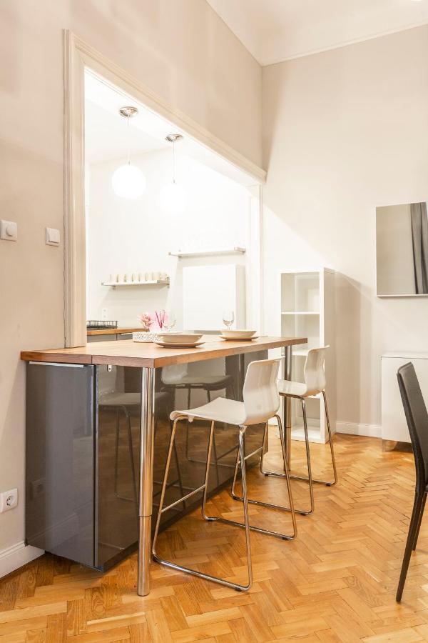 Spacious & Cozy Downtown With Balcony Budapeszt