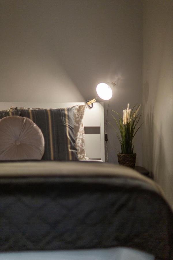 Appartamento Spacious & Cozy Downtown With Balcony Budapest
